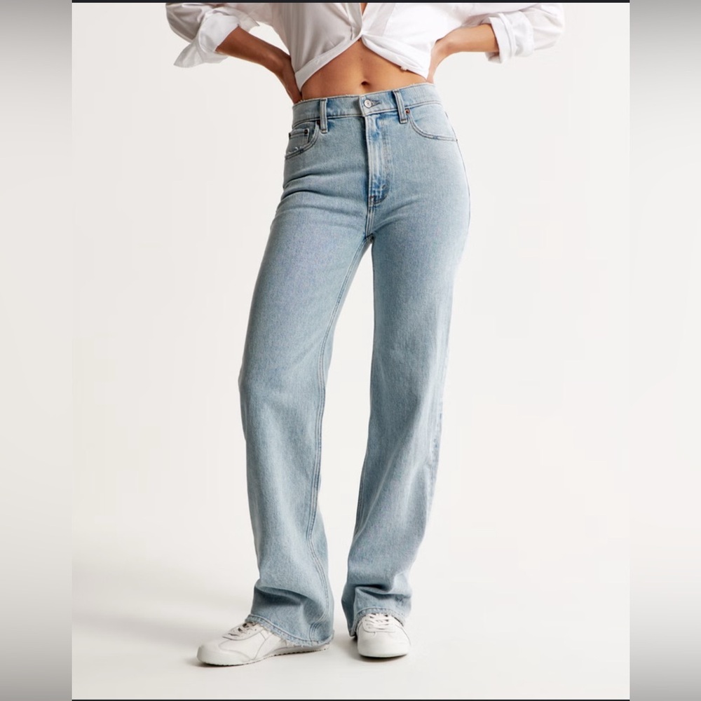 NWT Abercrombie & Fitch The 90’s Relaxed Jean High Rise Curve Love Blue 33 16s